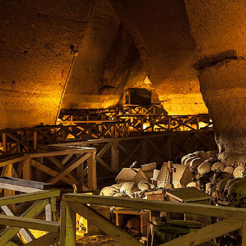 Napoli Cimitero Fontanelle visite guidate